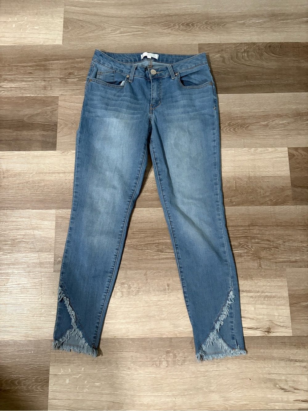 Women’s Blue Distressed Ankle Jeans. Medium wash. Size 6